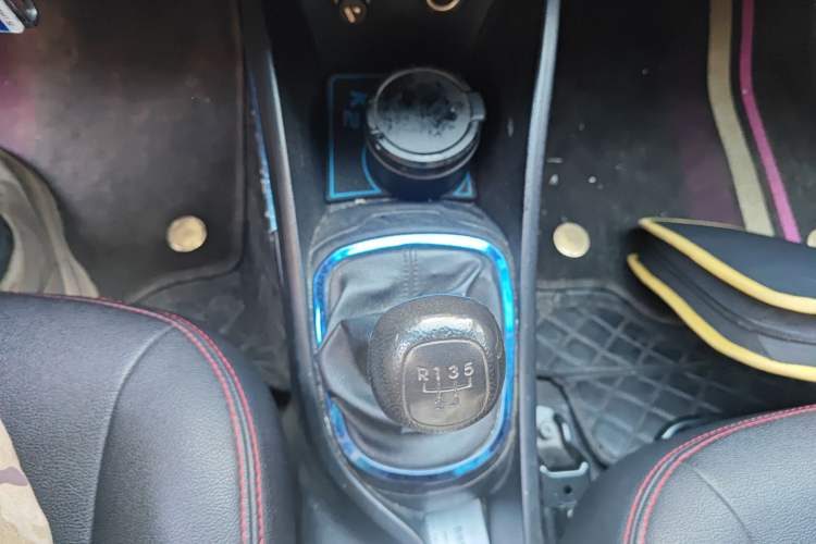 Used Kia K2 2015 Sedan 1.4L MT GLS Gear Lever
