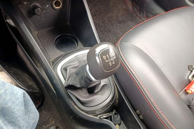 Used Kia K2 2015 Sedan 1.4L MT GLS Gear Lever