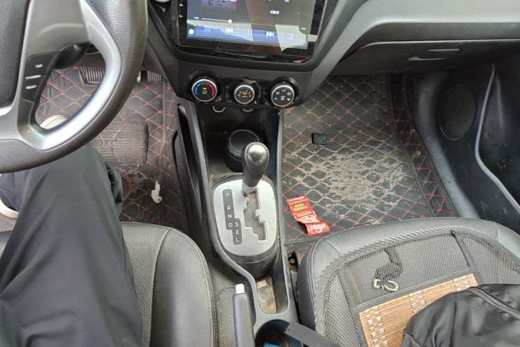 Used Kia K2 2015 Sedan 1.4L Automatic GLS Gear Lever