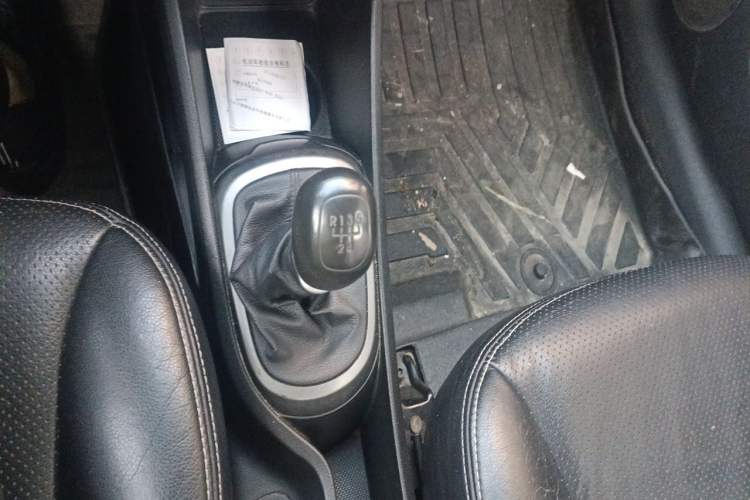 Used Kia K2 2015 Sedan 1.4L MT GLS Gear Lever