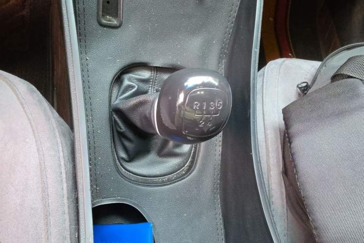 Used Kia K2 2015 Sedan 1.4L MT GLS Gear Lever