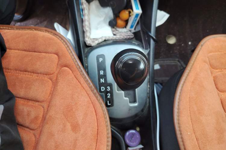 Used Kia K2 2015 Sedan 1.4L Automatic GLS Gear Lever