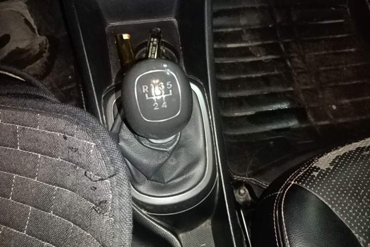 Used Kia K2 2015 Sedan 1.4L MT GLS Gear Lever