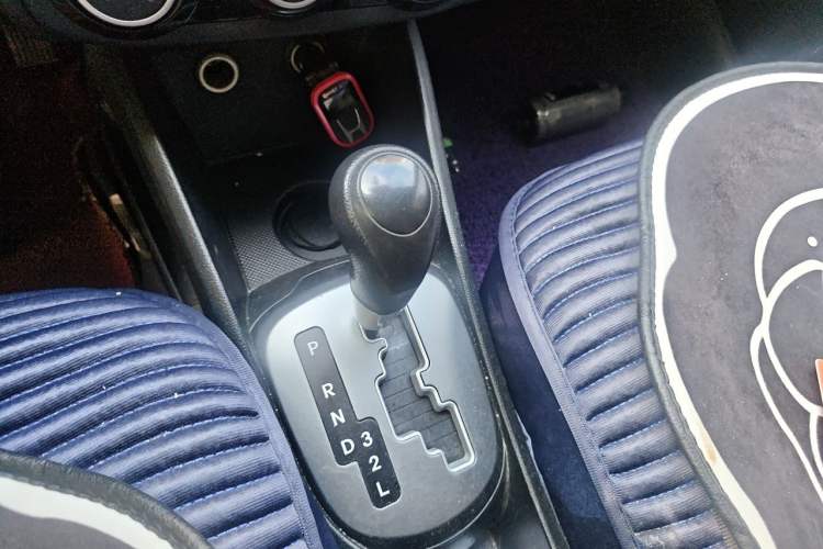 Used Kia K2 2015 Sedan 1.4L Automatic GLS Gear Lever