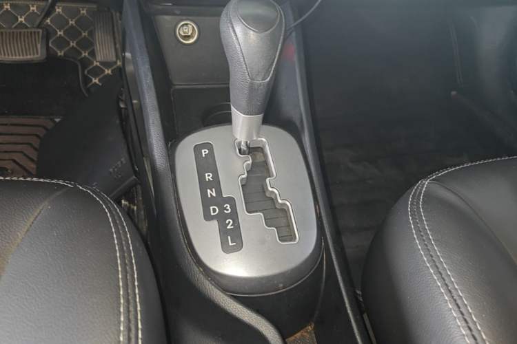 Used Kia K2 2015 Sedan 1.4L Automatic GLS Gear Lever