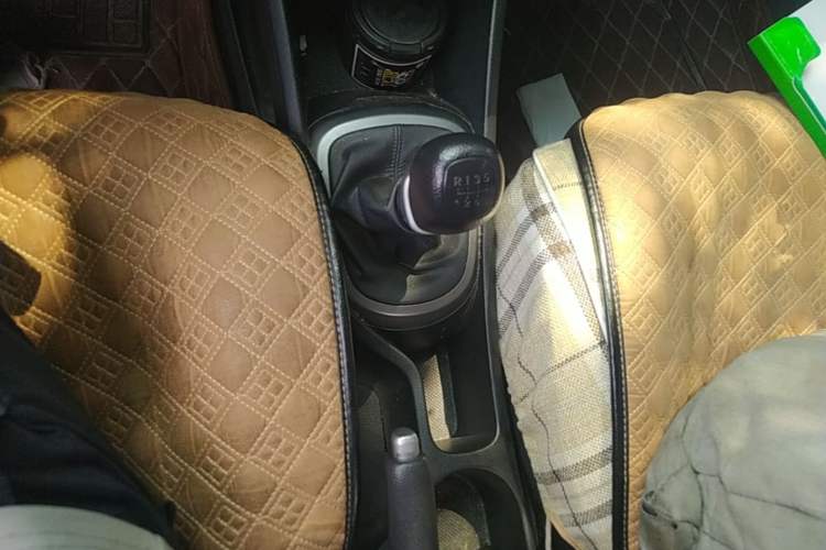 Used Kia K2 2015 Sedan 1.4L MT GLS Gear Lever