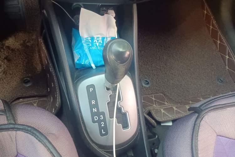 Used Kia K2 2015 Sedan 1.4L Automatic GLS Gear Lever