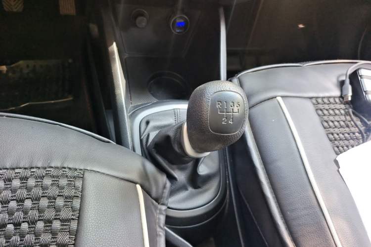Used Kia K2 2015 Sedan 1.4L MT GLS Gear Lever
