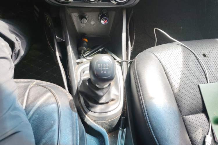 Used Kia K2 2015 Sedan 1.4L MT GLS Gear Lever