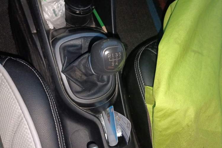 Used Kia K2 2015 Sedan 1.4L MT GLS Gear Lever