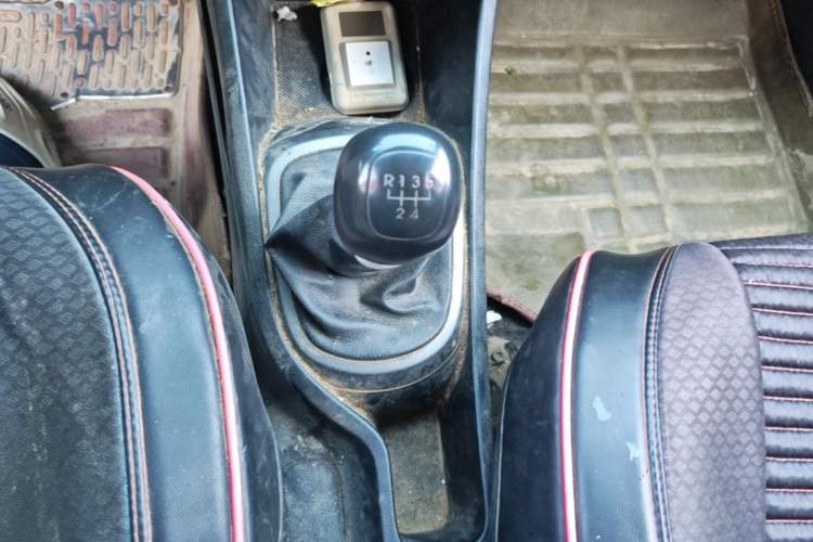 Used Kia K2 2015 Sedan 1.4L MT GLS Gear Lever