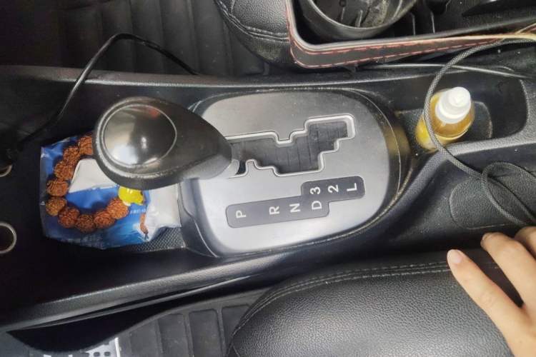 Used Kia K2 2015 Sedan 1.4L Automatic GLS Gear Lever