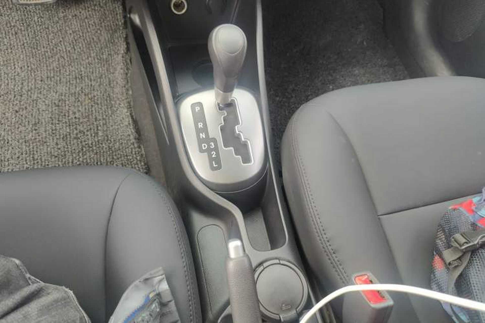 Used Kia K2 2015 Sedan 1.4L Automatic GLS Gear Lever