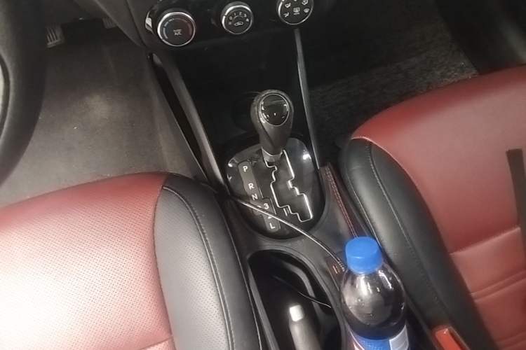 Used Kia K2 2015 Hatchback 1.4L AT GLS Cool Edition Gear Lever