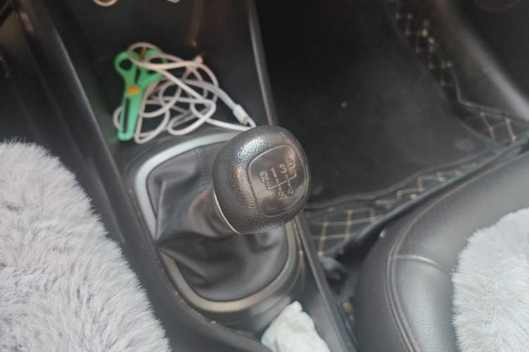 Used Kia K2 2015 Sedan 1.4L MT GLS Gear Lever