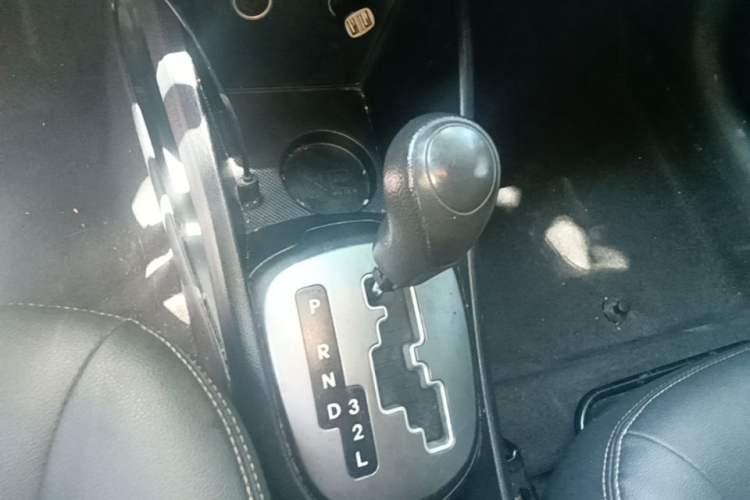 Used Kia K2 2015 Sedan 1.4L Automatic GLS Gear Lever