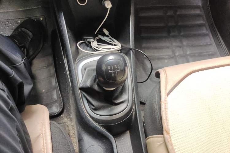 Used Kia K2 2015 Sedan 1.4L MT GLS Gear Lever