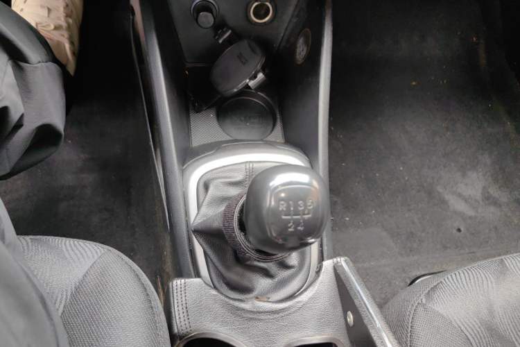 Used Kia K2 2015 Sedan 1.4L MT GLS Gear Lever