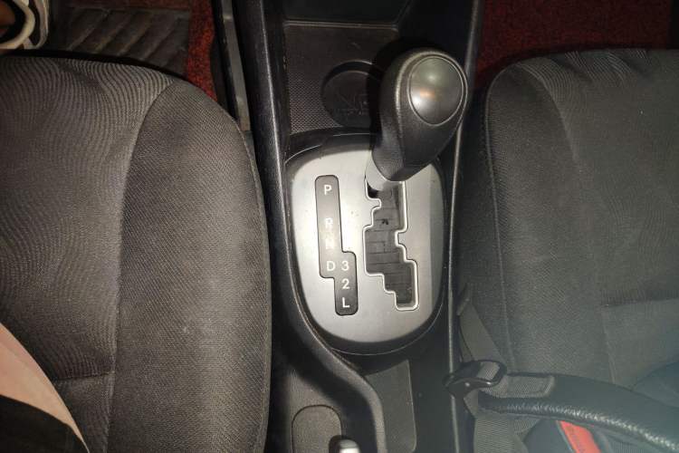Used Kia K2 2015 Sedan 1.4L Automatic GLS Gear Lever