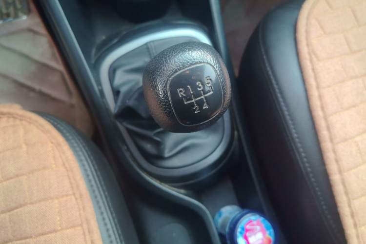 Used Kia K2 2015 Sedan 1.4L MT GLS Gear Lever