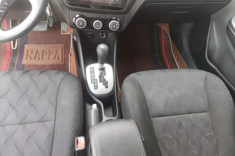 Used Kia K2 2015 Sedan 1.4L Automatic GLS Gear Lever