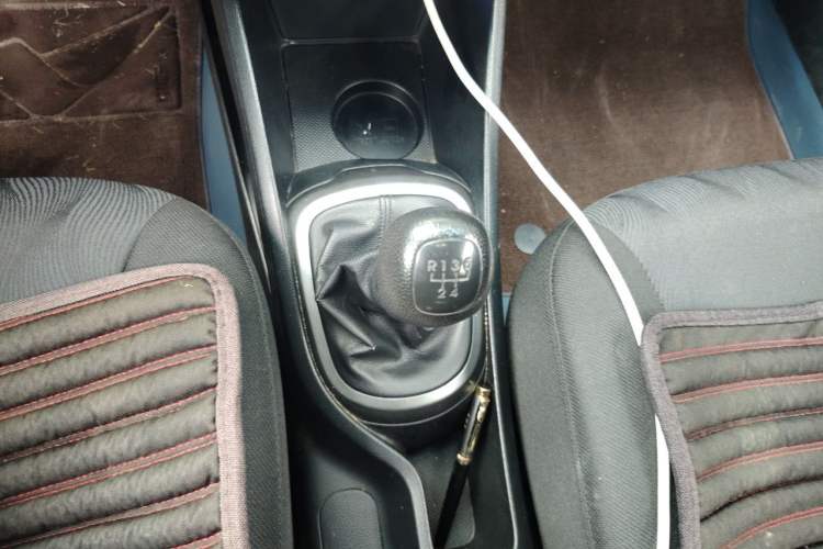 Used Kia K2 2015 Sedan 1.4L MT GLS Gear Lever