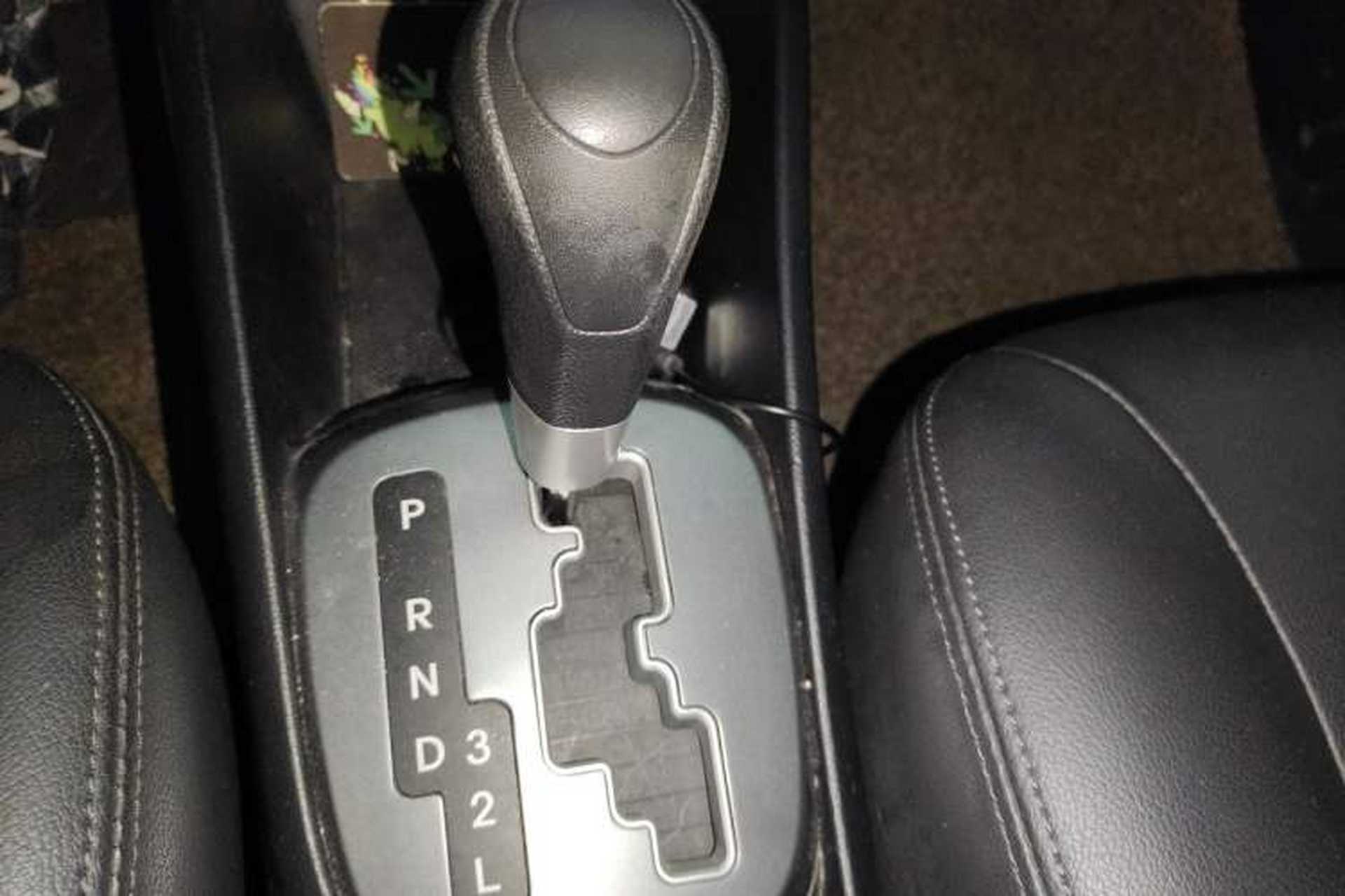 Used Kia K2 2015 Sedan 1.4L Automatic GLS Gear Lever