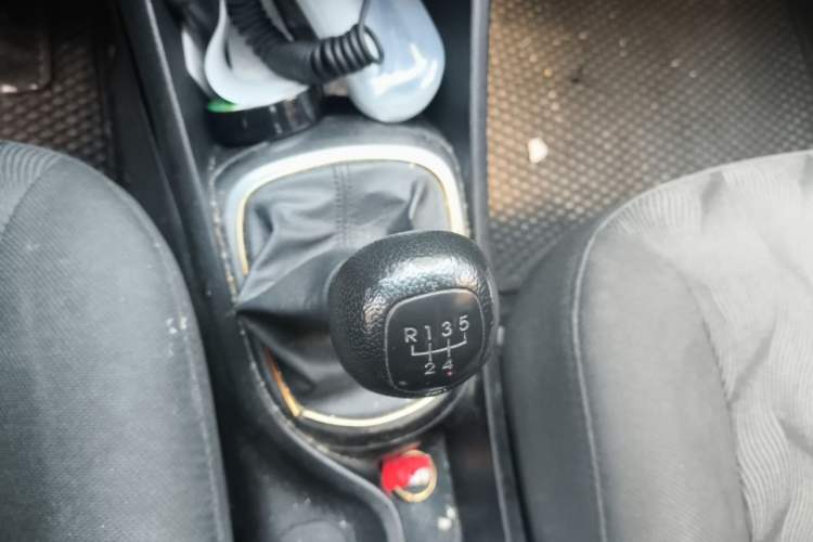 Used Kia K2 2015 Sedan 1.4L MT GLS Gear Lever