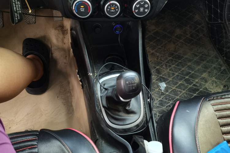 Used Kia K2 2015 Sedan 1.4L MT TOP Gear Lever