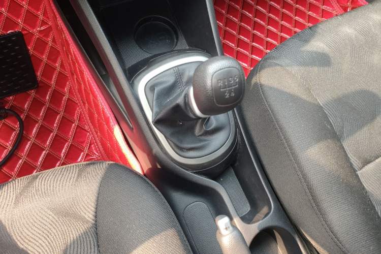 Used Kia K2 2015 Sedan 1.4L MT GLS Gear Lever