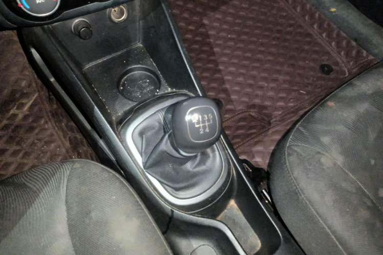 Used Kia K2 2015 Sedan 1.4L MT GLS Gear Lever
