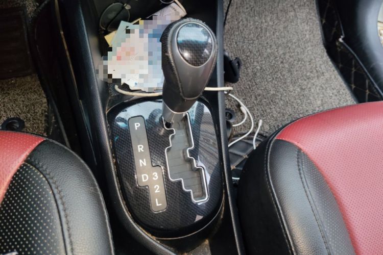 Used Kia K2 2015 Hatchback 1.4L AT GLS Cool Edition Gear Lever