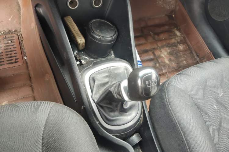 Used Kia K2 2015 Sedan 1.4L MT GLS Gear Lever