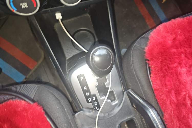 Used Kia K2 2015 Sedan 1.4L Automatic GLS Gear Lever