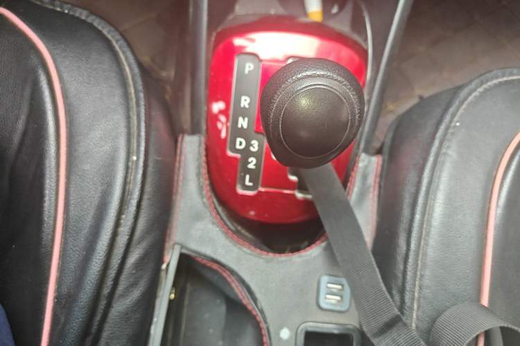 Used Kia K2 2015 Sedan 1.4L Automatic GLS Gear Lever