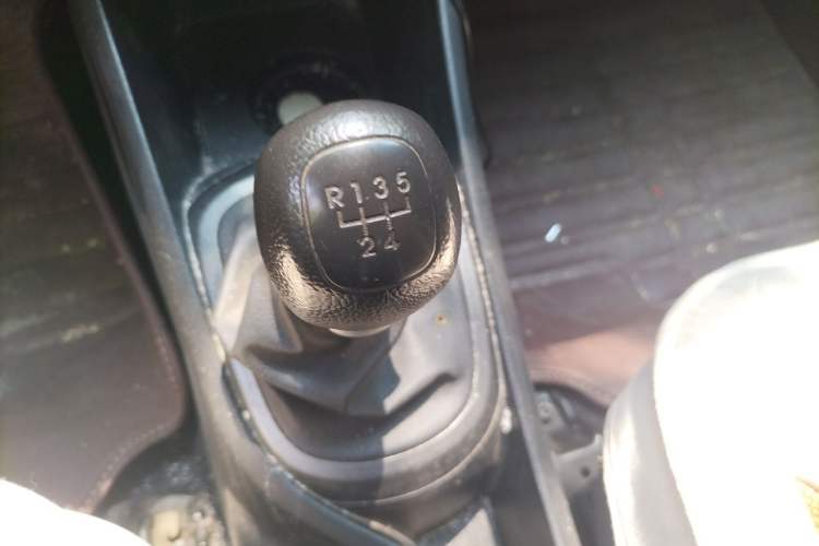 Used Kia K2 2015 Sedan 1.4L MT GLS Gear Lever