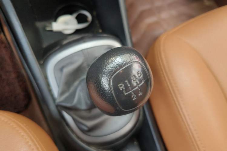 Used Kia K2 2015 Sedan 1.4L MT GLS Gear Lever