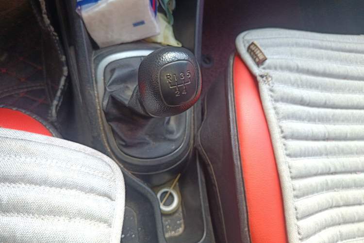 Used Kia K2 2015 Sedan 1.4L MT GLS Gear Lever