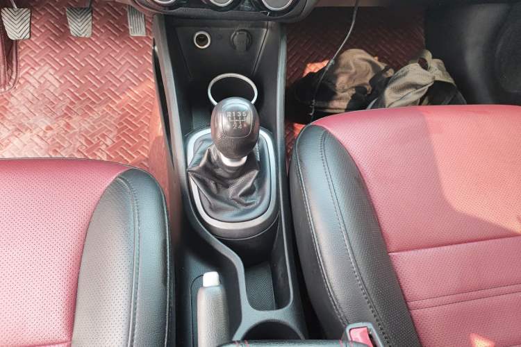 Used Kia K2 2015 Hatchback 1.4L MT GLS Cool Edition Gear Lever