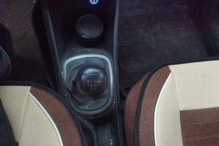 Used Kia K2 2015 Sedan 1.4L MT GLS Gear Lever