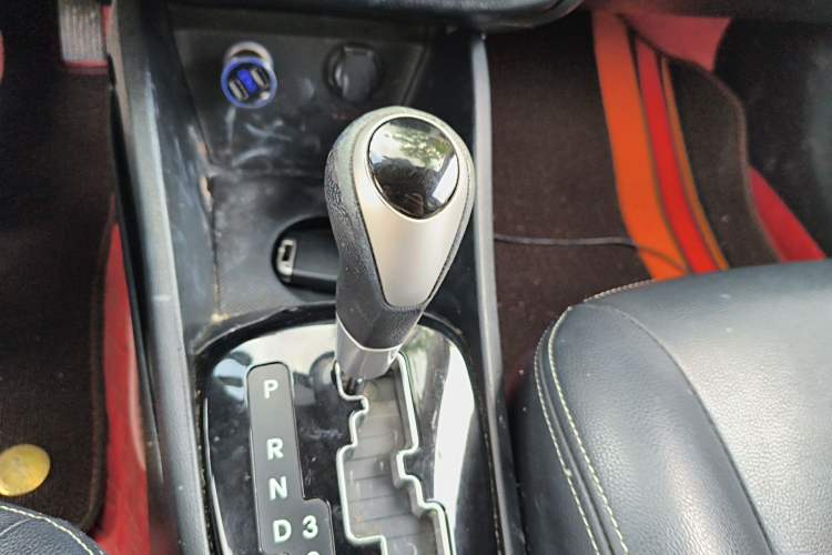 Used Kia K2 2015 Sedan 1.6L Automatic Transmission Premium Gear Lever