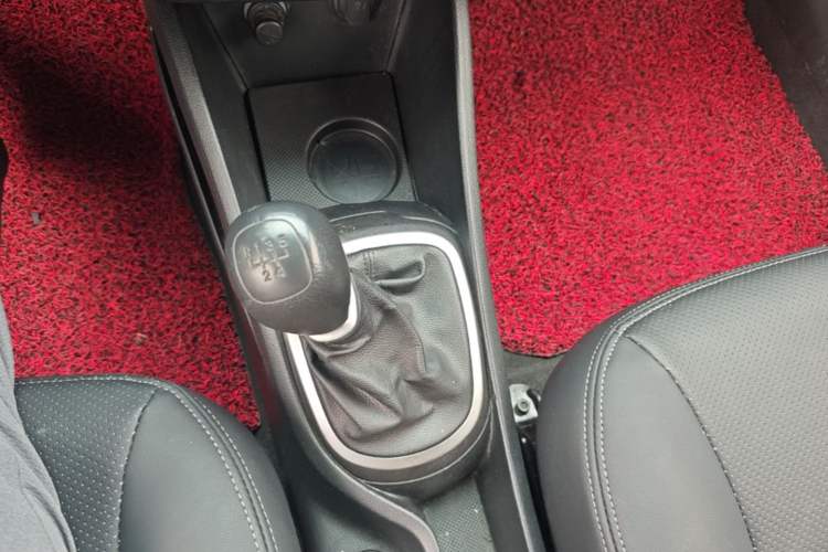 Used Kia K2 2015 Sedan 1.4L MT GLS Gear Lever
