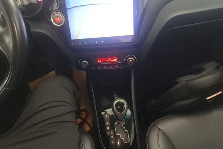 Used Kia K2 2015 Sedan 1.6L Automatic Transmission Premium Gear Lever