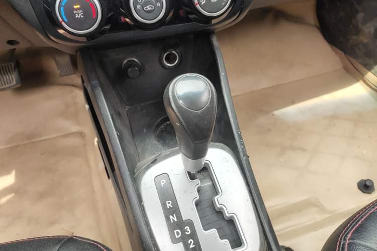 Used Kia K2 2015 Sedan 1.4L Automatic GLS Gear Lever