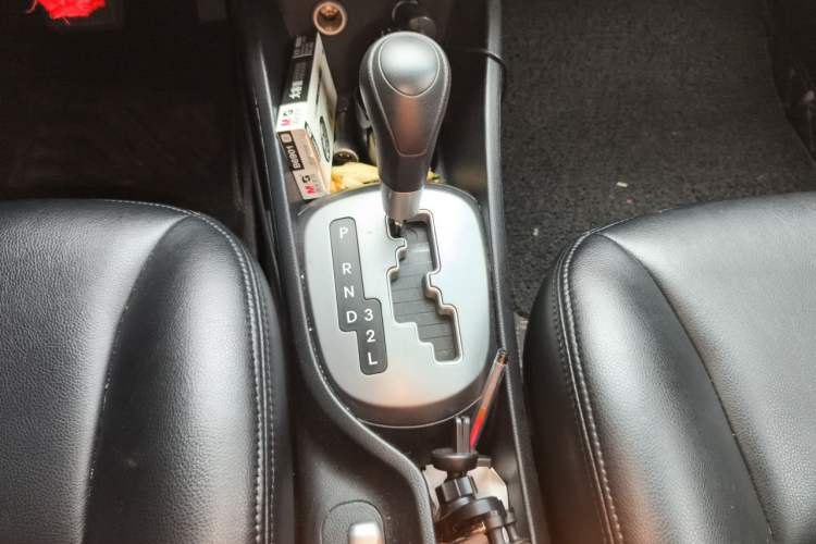 Used Kia K2 2015 Sedan 1.4L Automatic GLS Gear Lever