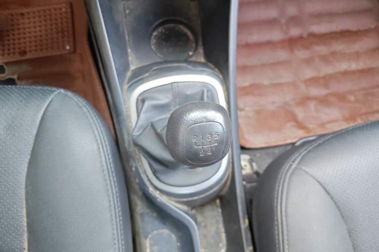 Used Kia K2 2015 Sedan 1.4L MT GLS Gear Lever
