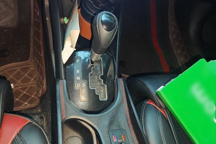Used Kia K2 2015 Hatchback 1.4L AT GLS Cool Edition Gear Lever