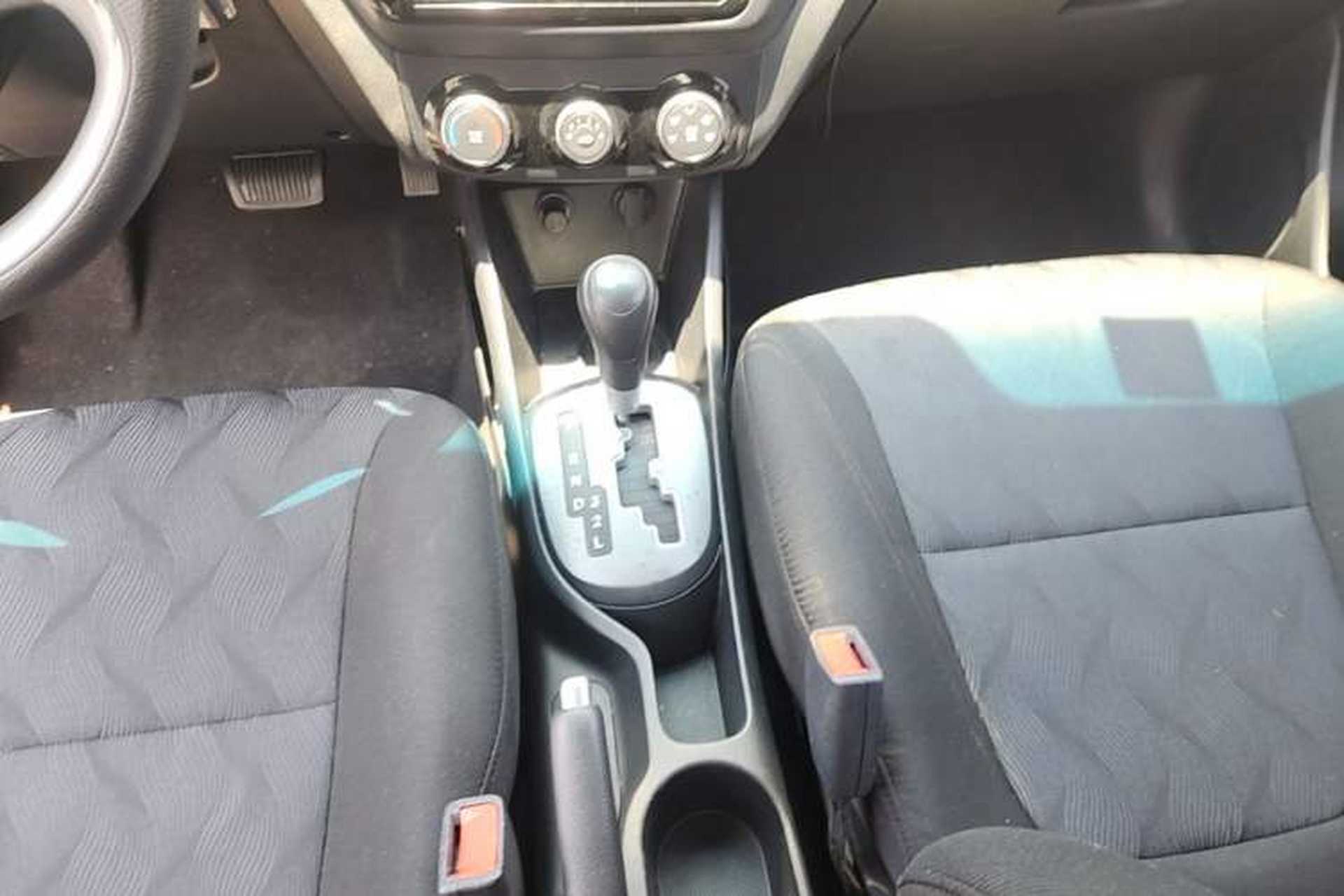Used Kia K2 2015 Sedan 1.4L Automatic GLS Gear Lever