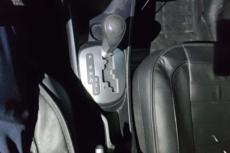 Used Kia K2 2015 Sedan 1.4L Automatic GLS Gear Lever