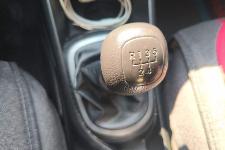 Used Kia K2 2015 Sedan 1.4L MT GLS Gear Lever